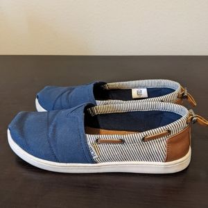 Toms Navy Alpargatas Size Youth 4 (or Women's 6)